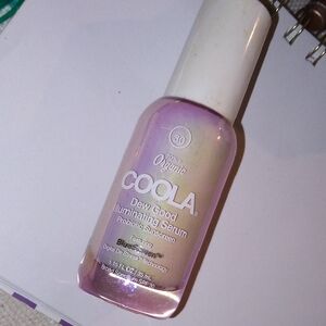 COOLA Illuminating Serum with Purple and White Hues